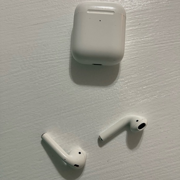 Apple AirPods Second Generation with case!